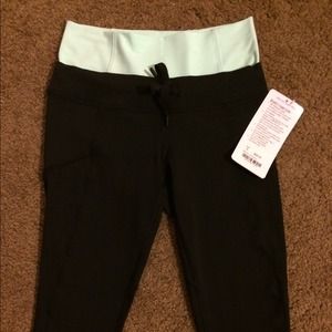 ❌Sold on ebay Lululemon bhakti crop size 6