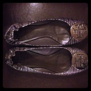 Brand new authentic Tory Burch flats size 8.5!