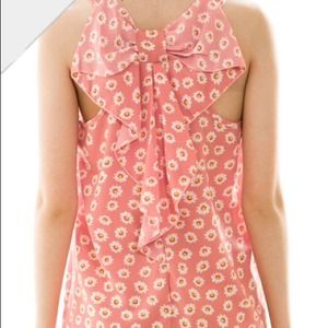 SALE!! 🌸 Bow Back Daisy Print Shirt