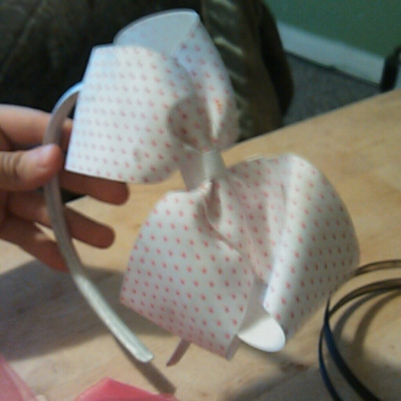 Bows - Picture 3 of 4