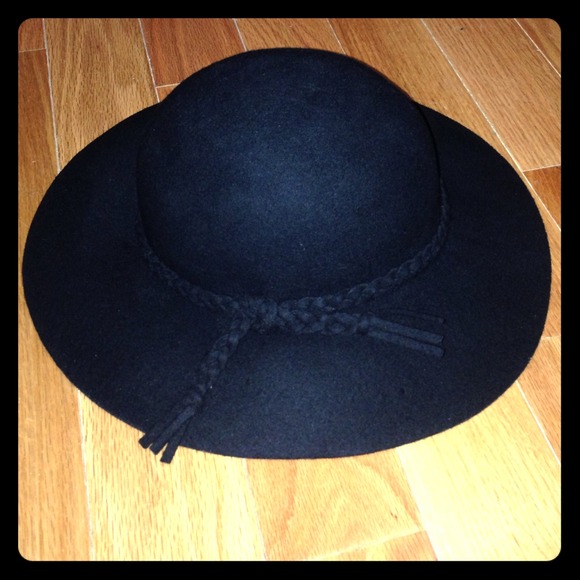 FESTIVAL READY FLOPPY FELT HAT.✌️