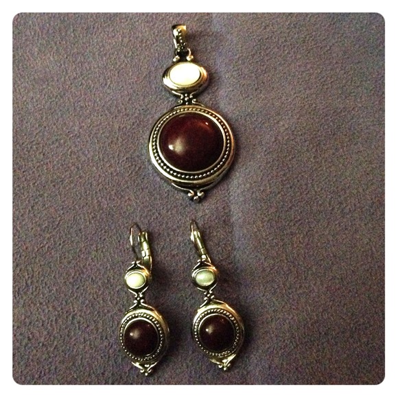 Lia Sophia slide & earrings