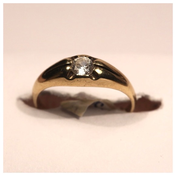 Sweetest little Victorian Diamond Ring in 9K Gold
