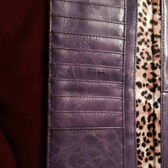 Kenneth Cole reaction - Picture 2 of 3