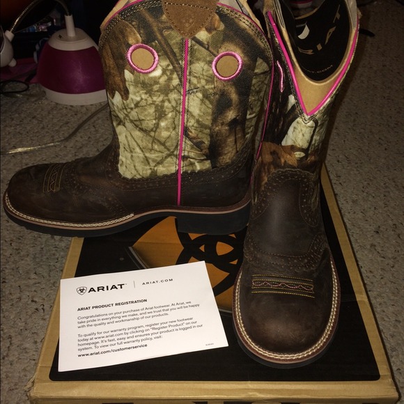 Ariat cowgirl boots