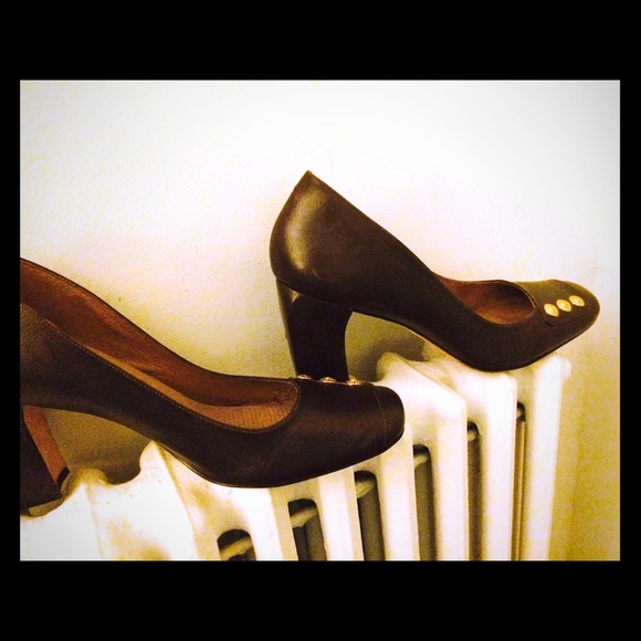 Classic Brown Box Toe heel by Corso Como