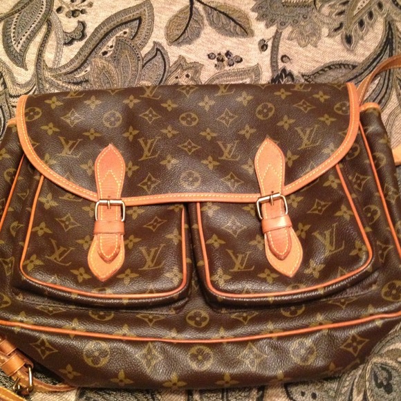 Authentic Louis Vuitton bag - Picture 2 of 4