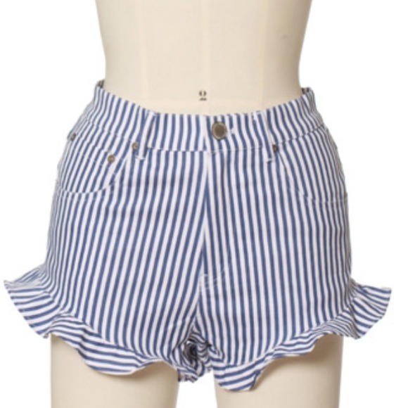 ADORABLE RUFFLE SHORTS!