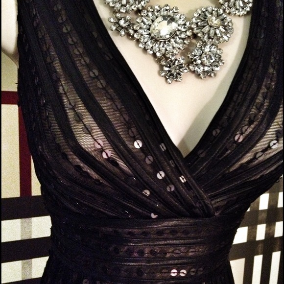 Sexy little black party dress.Sz 4 Final reduction - Picture 2 of 4