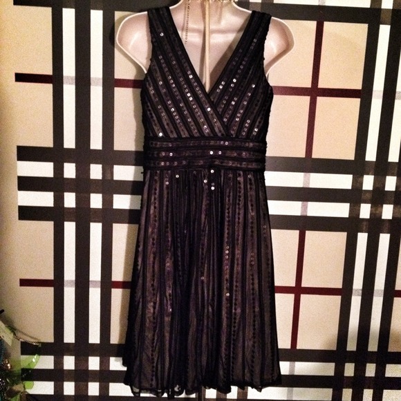 Sexy little black party dress.Sz 4 Final reduction - Picture 3 of 4