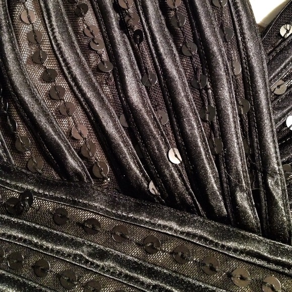 Sexy little black party dress.Sz 4 Final reduction - Picture 4 of 4