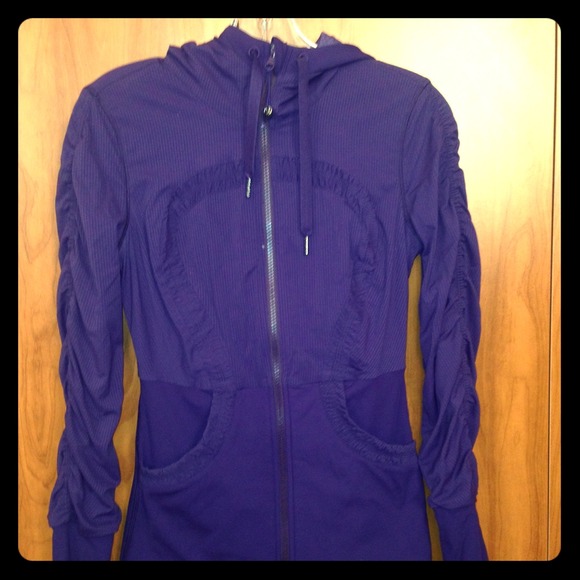 BRAND NEW lulu lemon jacket !