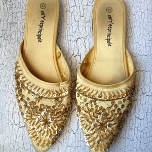 Beaded slipper shoes