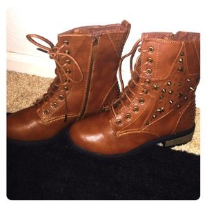 Brown combat boots, NEVER BEEN WORN!