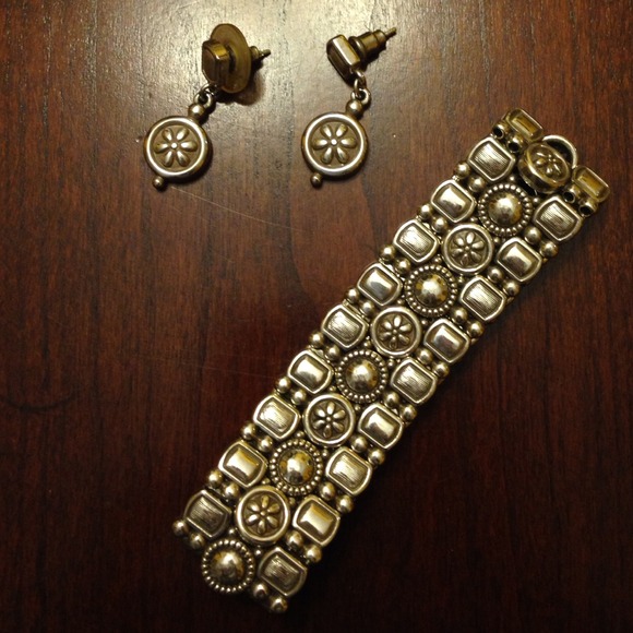 Bundled this+ frog earrings+ fun earrings for bjm