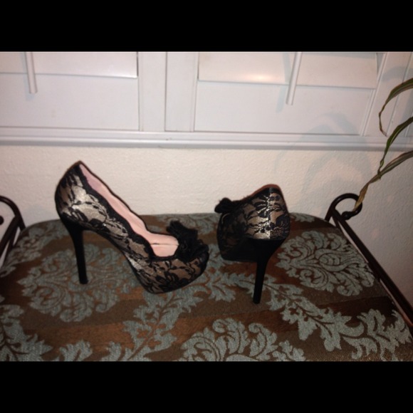 Shoes - Picture 2 of 4