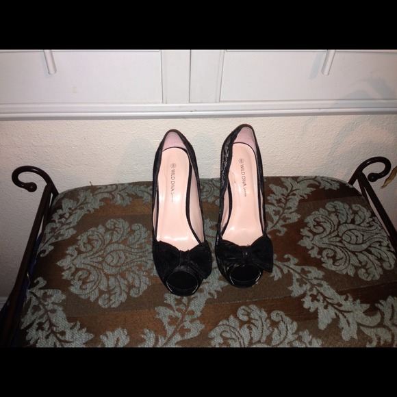 Shoes - Picture 3 of 4