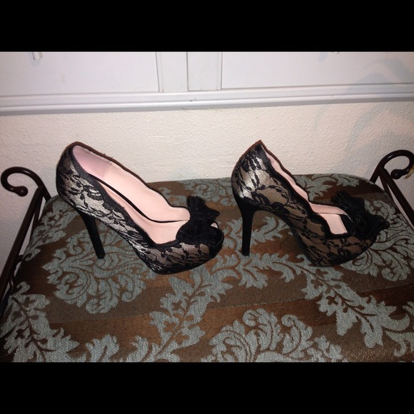 Shoes - Picture 4 of 4