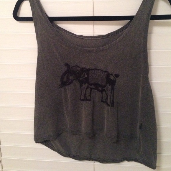 Brandy Melville Tops - Brandy Melville elephant croptop