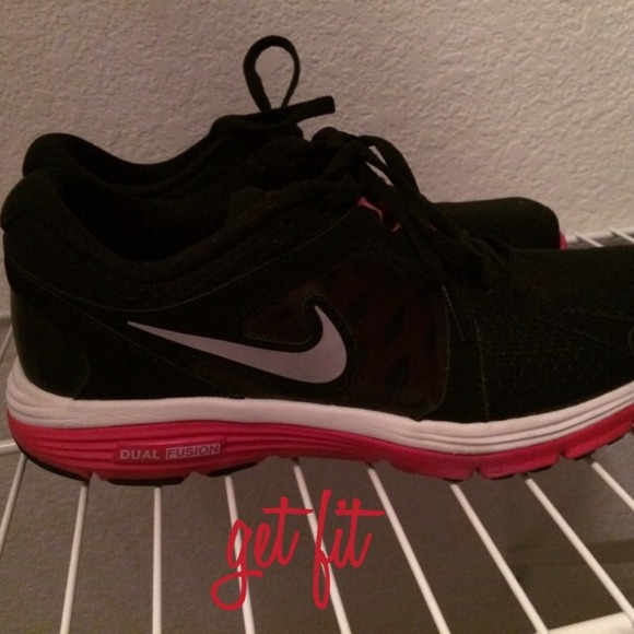 EUC Nike Dual Fusion Sneakers