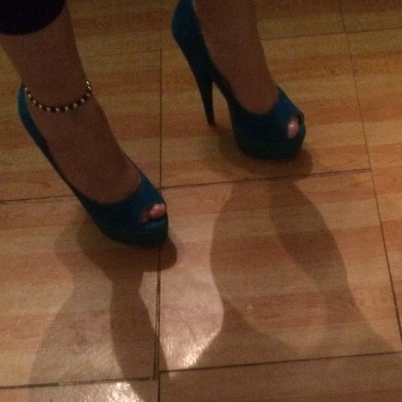 Blue pee toe heels - Picture 3 of 3