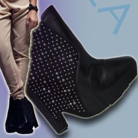 Sam Edelman Zola Bootie