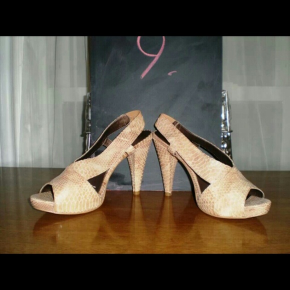 Leather snake print beige sandals