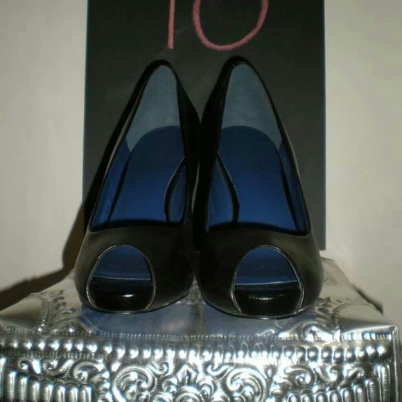 Anne Klein fabulous stylish classic open toe