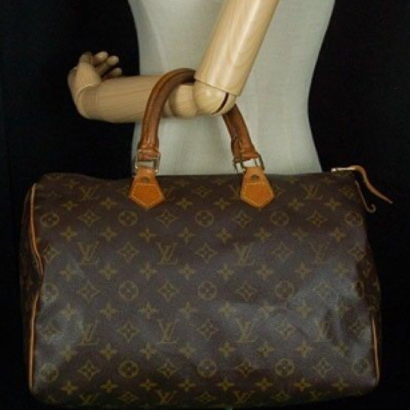 SOLD!!!!  LV speedy 35