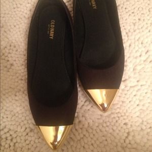 Pointed Gold Toe Black Flats