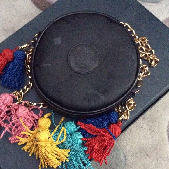 MCM Suzy Wong with interchangeable tassels - Picture 1 of 1