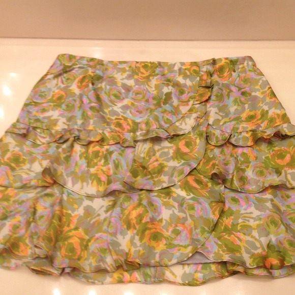 Nanette Lepore 100% silk skirt NWOT size 2 - Picture 2 of 3