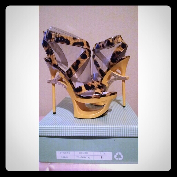 Cutout chic heels, New in box