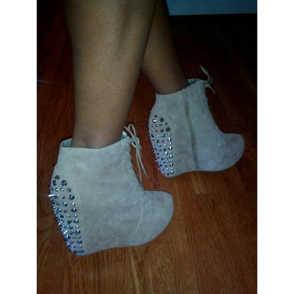 Cute spiked chic booties!!!!!! - Picture 2 of 3