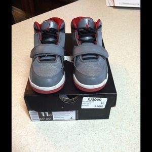 JUST REDUCED 🔥Jordan 90's🔥