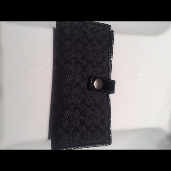 Coach wallet/check book. Color black - Picture 1 of 3