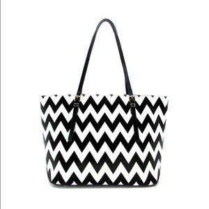 🔆🔅SALE🔅🔆 Chevron Pattern Tote