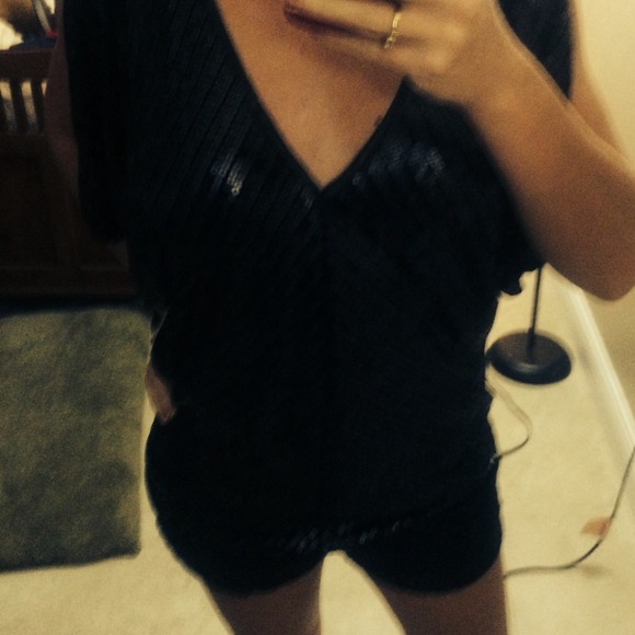 Black sequence blouse - Picture 1 of 4