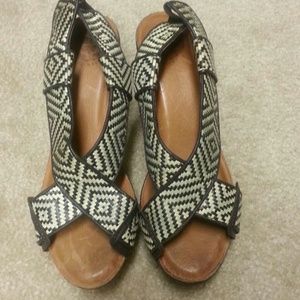 Lucky brand wedge sandals