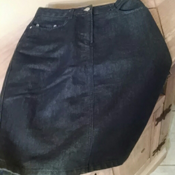 SOLD     RARE VIVIENNE WESTWOOD  SKIRT - Picture 2 of 3