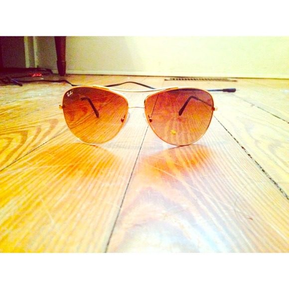 🎉🎉Gold Ray-Ban Aviator's!!🎉🎉MAKE AN OFFER 👍
