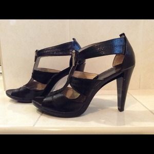 Michael Kors Berkeley Patent T-strap