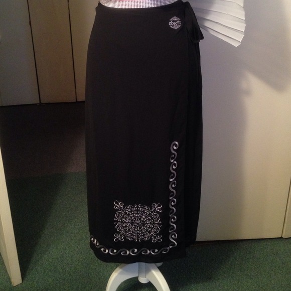 🌺NWT 🌺A WRAPAROUND EXQUISITE MAXI SKIRT 🌺 - Picture 2 of 4