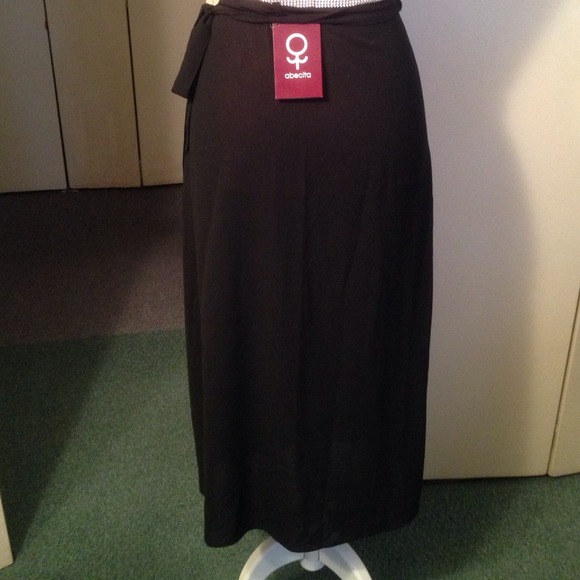 🌺NWT 🌺A WRAPAROUND EXQUISITE MAXI SKIRT 🌺 - Picture 4 of 4