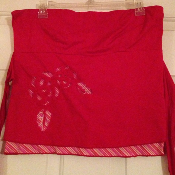 Cute red strapless top