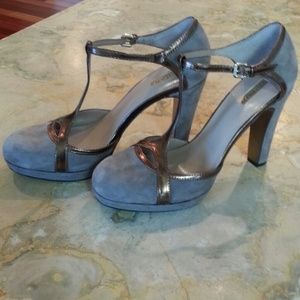 🐞Sexy Tahari "Angela" Metallic heels NWOT🐞