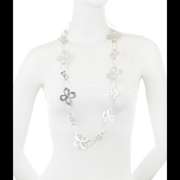 Silver flower necklace and earrings - Picture 2 of 4