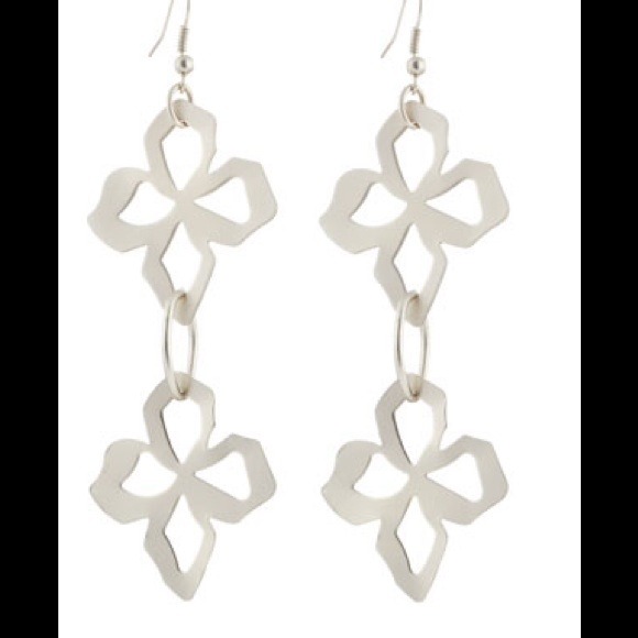 Silver flower necklace and earrings - Picture 4 of 4