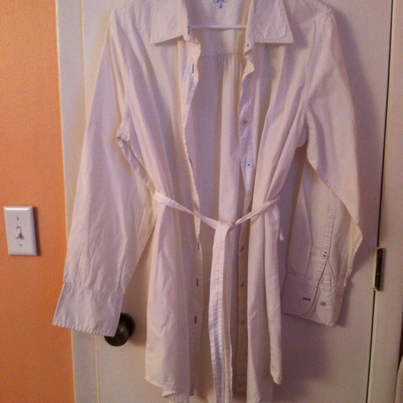 White GAP shirt