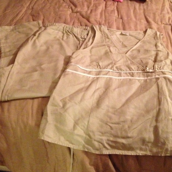 ❗️Price reduced❗️Capri Set by Motherhood Maternity